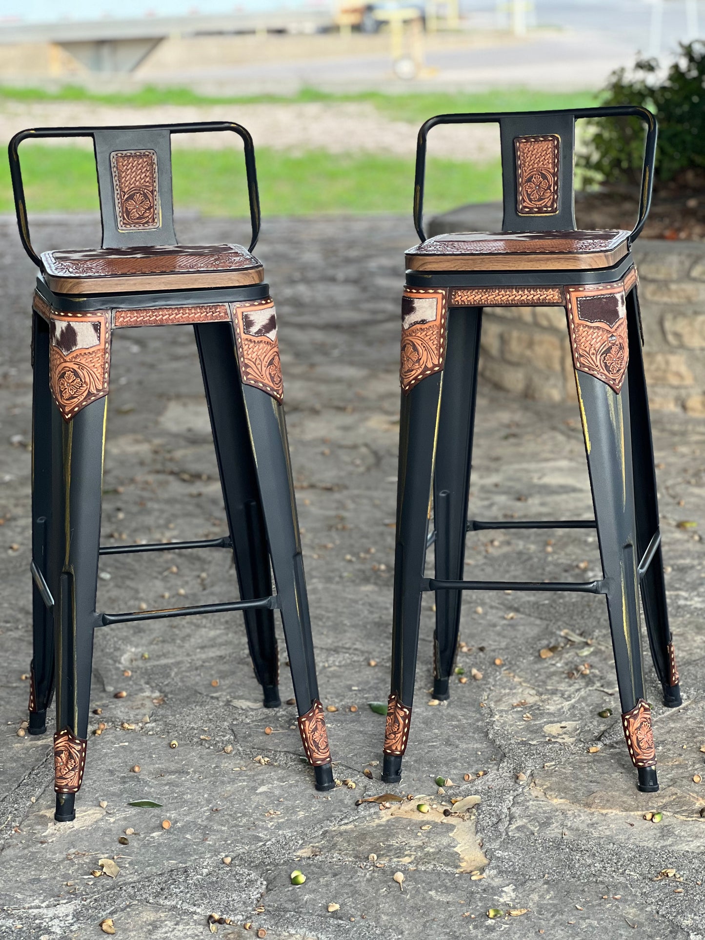 (STOCK!) SET OF 2 BLACK SWIVEL  BAR STOOLS WITH COW SUEDE INLAY