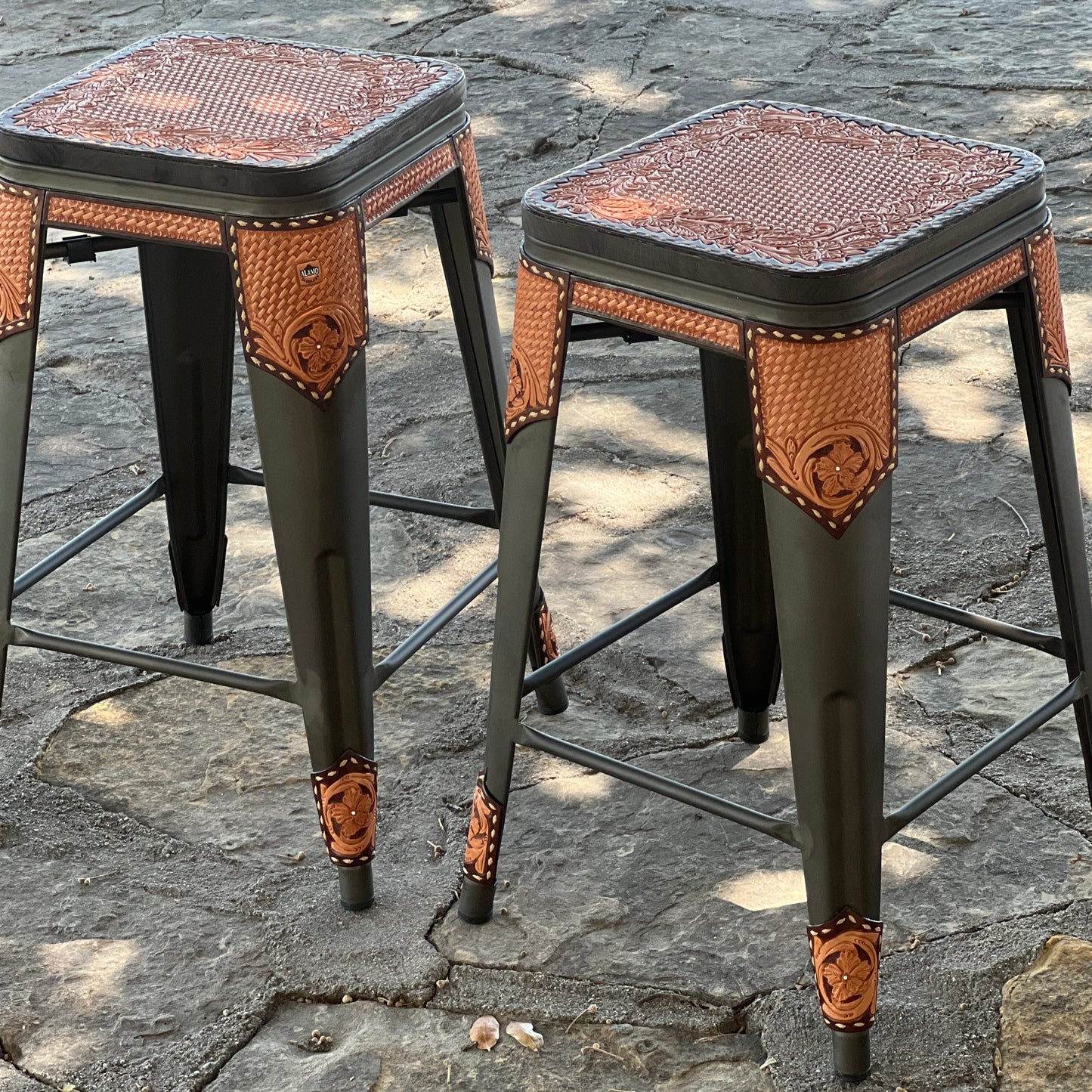 (PRE- ORDER) BAR STOOLS WITH CINNOMMON DESIGN