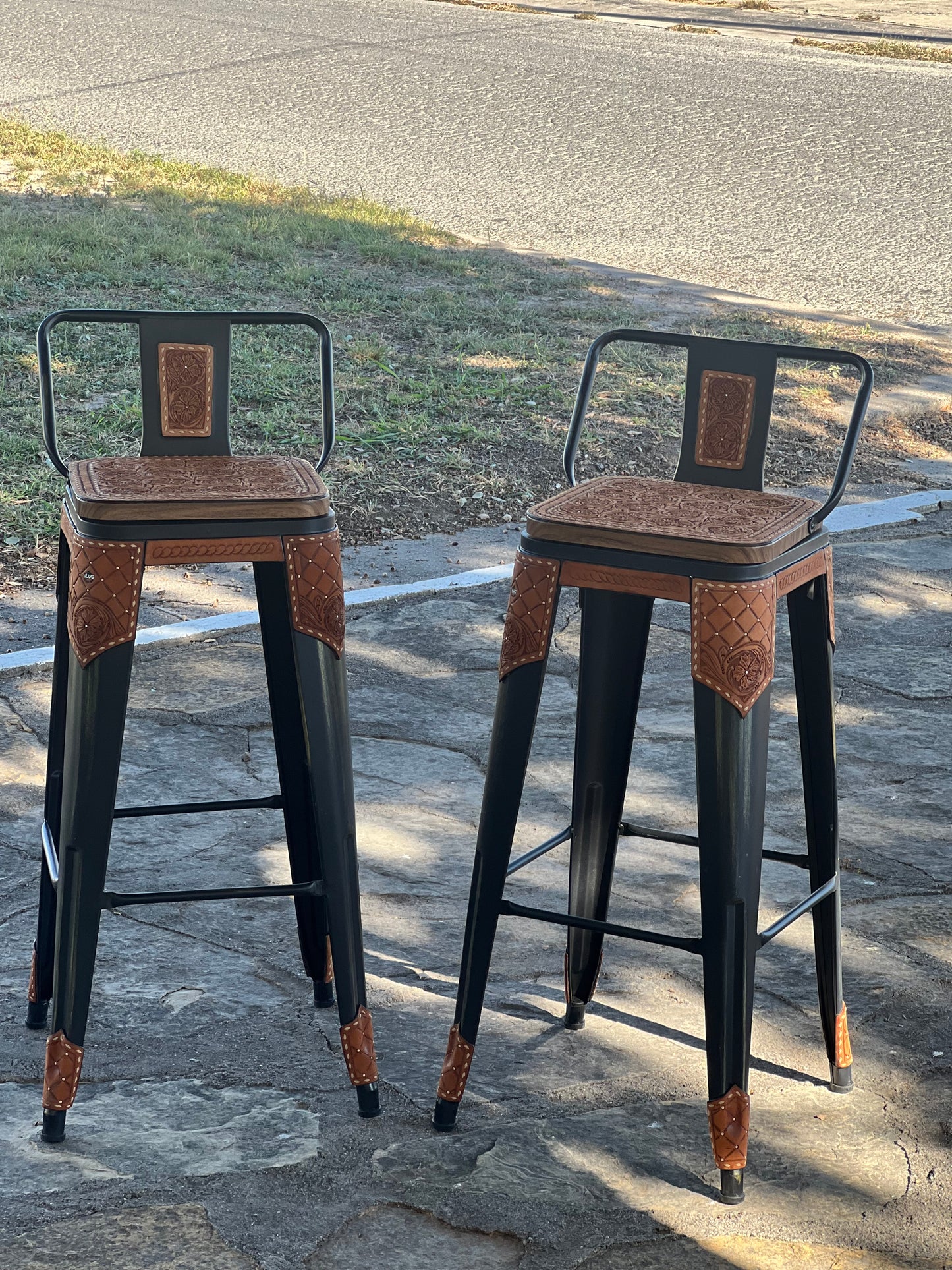 (STOCK!) SET OF 2 30" The Cowboy w/ Black Short Black Bar Stools