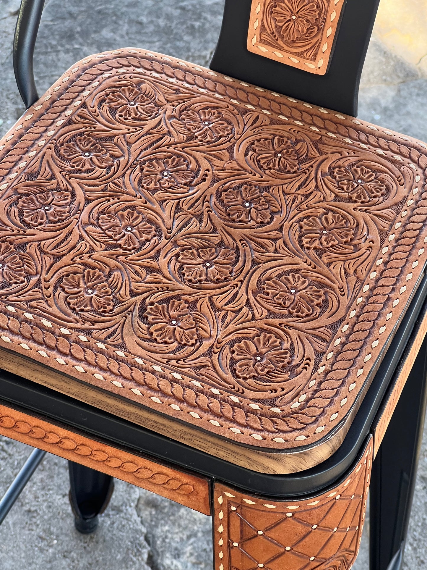 (STOCK!) SET OF 2 30" The Cowboy w/ Black Short Black Bar Stools