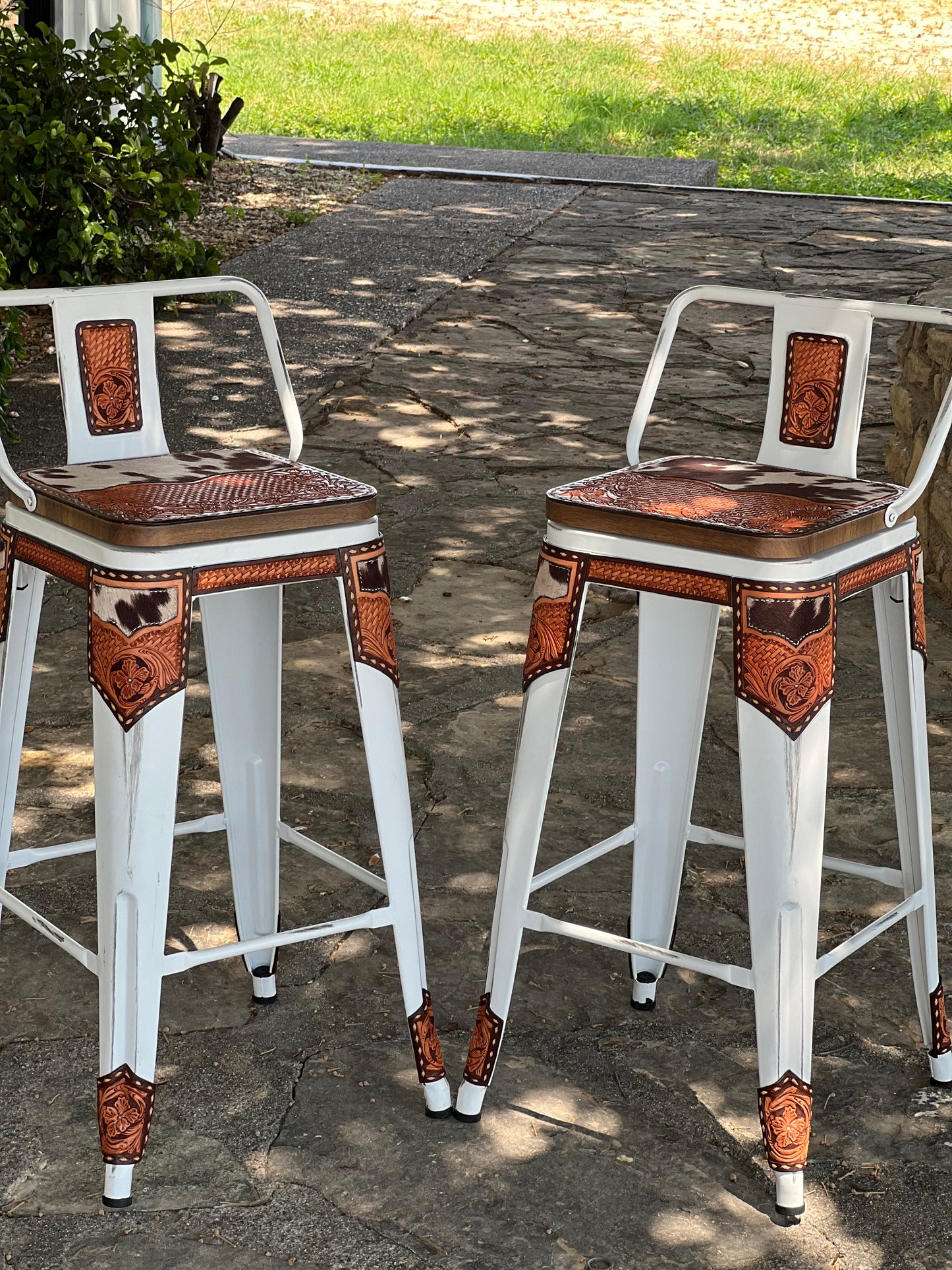 (STOCK!) SET OF 2 WHITE SWIVEL  BAR STOOLS WITH COW SUEDE INLAY