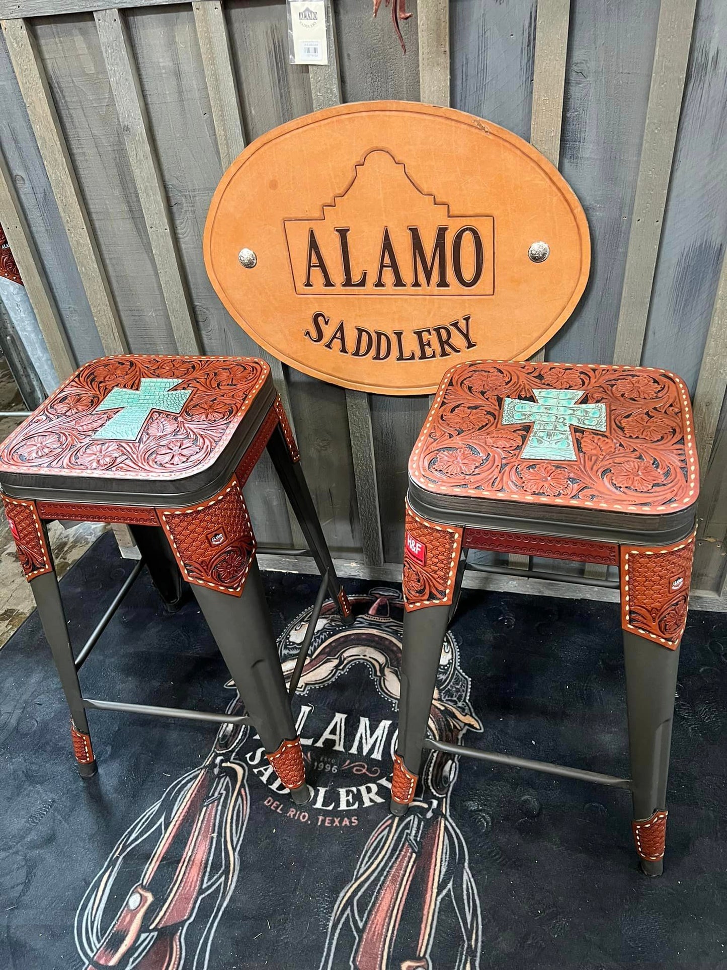 (PRE-ORDER)  BAR STOOLS WITH GATOR CROSS
